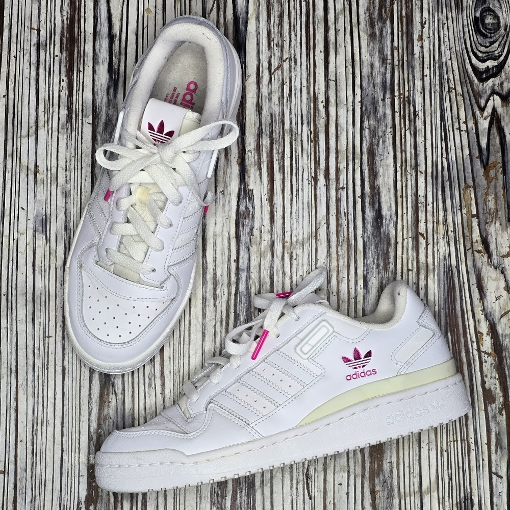 Adidas adidas Originals womens Forum Low in white with pink accents us Size 7.5
